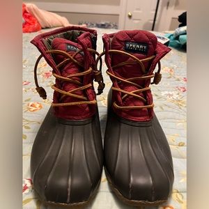 Women’s quilted duck boots. Used, in good condition.